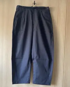 GU ジーユー カーブタックパンツ