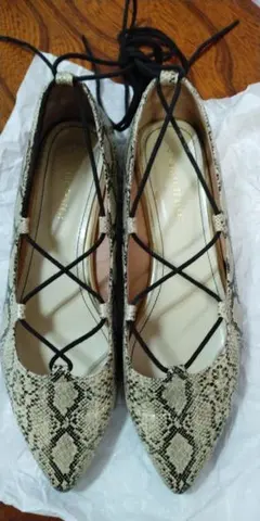 オリエンタルトラフィック　蛇型押し編み上げパンプス