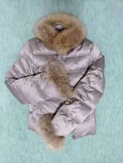 ファー付き薄いグレーショートダウンジャケット