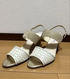 （新品未使用）卑弥呼　ホワイト・ベージュ サンダル