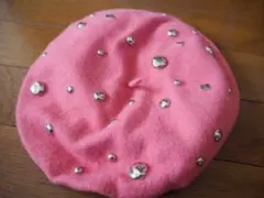 スタッズ付きピンクベレー帽