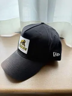 New Era X-LARGE 黒キャップ ロゴ刺繍のサムネイル