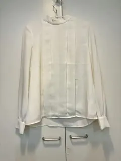 白ブラウス　シャツ　レディース　sサイズ　オフィスカジュアル