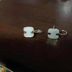 ホワイトシルバー フック型ピアス 両耳用シェルが綺麗です