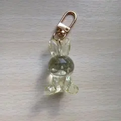 ウサギ型アクリルキーホルダー　キラキラバニーマスコットチャーム