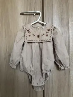 9m-12mサイズ　SHEIN　ベージュ刺繍ロンパース