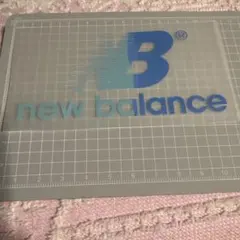 new balance ロゴプリントシート