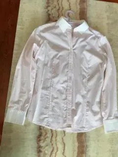 ピンクとホワイトのストライプ長袖シャツ