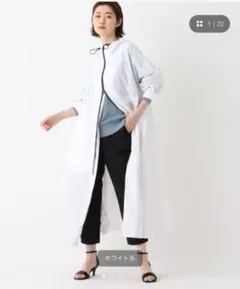 フード付きホワイトロングコートのサムネイル