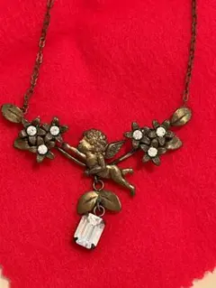 天使と花のモチーフ アンティーク風　ネックレス
