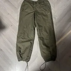 Nike ナイロンズボン　オリーブ色