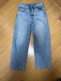 ライトブルーストレートレッグデニム