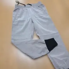 グレー ナイロン カジュアルパンツ
