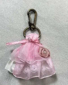 ハンドメイド ＊ ピンクのドレス風キーホルダー