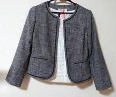 【セレモニー3点セット】グレー のジャケット、白いブラウス、ネイビー のスカート