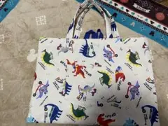 恐竜デザインのキルティングトートバッグ