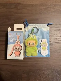 【正規品】LABUBU　PIN FOR LOVE イニシャルV