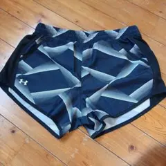 美品　アンダーアーマー　ショートパンツ　SM