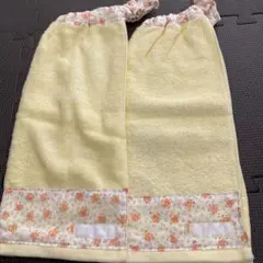 花柄タオルエプロン　新品　保育園