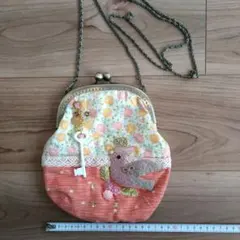 花柄と鳥の刺繍がま口ポーチ