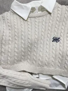 HBロゴ刺繍入りケーブルニットセーター