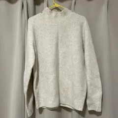 UNIQLO オフホワイト タートルネックセーター
