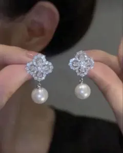 【新品未使用・送料込】パールジルコニアピアス　ブライダルウェディング クローバー