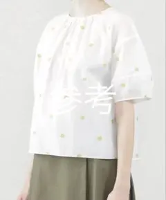 クローバー柄ブラウス