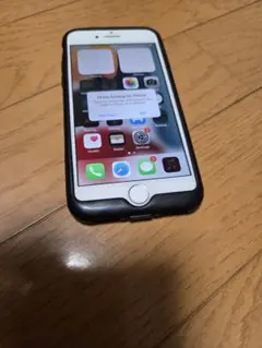 Apple iPhone 7 シルバー ケース付き