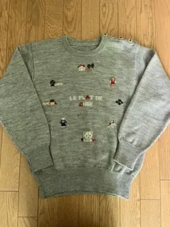 刺繍入り　グレー　ニット