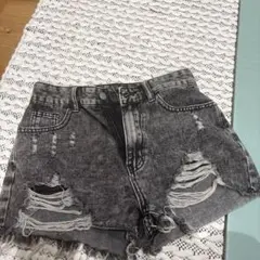 グレー ダメージデニムショートパンツ