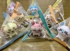 ちいかわ　インテリアミニフィギュア　パジャマ　パーティ　モモンガ　古本屋　ラッコ