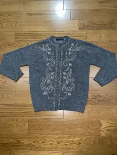 くろねこ様ヴィンテージビーズ刺繍入りグレー長袖カーディガン
