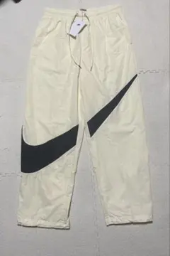 新品　ナイキ(NIKE)ビッグスウッシュ ウーブンパンツ　撥水加工　Mクリーム