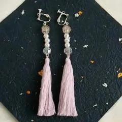タッセルのイヤリング（薄紫）
