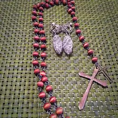 十字架ネックレスとイヤリング