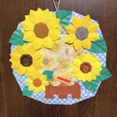 折り紙　夏の壁面飾り　ひまわりリース【ハンドメイド】のサムネイル