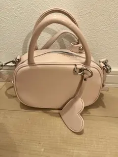ピンク ショルダーバッグ ハートチャーム付き