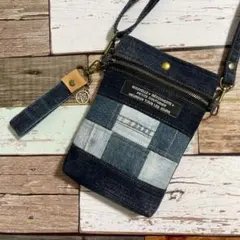 デニムリメイク　スマホポシェット　　　　パッチワーク　星柄　ストラップ付き