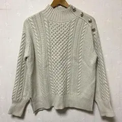 GU ケーブル編み ハイネックニット　ゴールドボタン