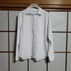 ホワイト 長袖シャツ ストライプ入り