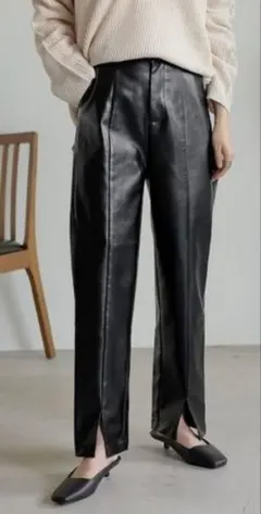 エコレザー ストレートパンツ 合皮 黒 ブラック