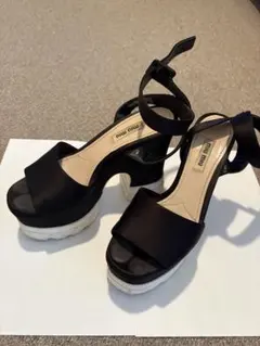 miu miu サテン ビジュー サンダル ブラック - メルカリ