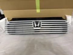 Honda ヴェゼル　純正フロントグリル プレミアムサンライトホワイトパールのサムネイル