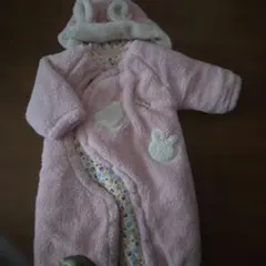 ウサギ耳付きフリースロンパース