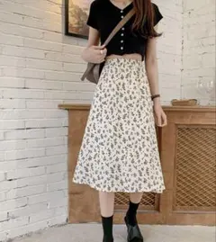 小花柄ロングスカート　フレアスカート　Mサイズのサムネイル