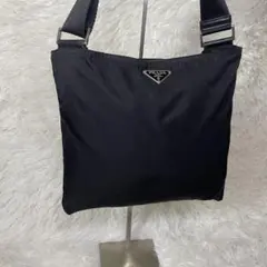 PRADA ブラック サコッシュ　ナイロンバッグのサムネイル