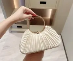 【新品】ベージュ　プリーツ　パーティーバッグ　ゴールド　ミニバッグ　結婚式　上品