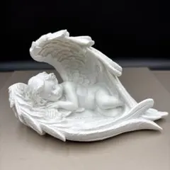 天使の置物 羽根に包まれた眠るエンジェルのサムネイル
