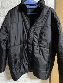 黒いダウンジャケット